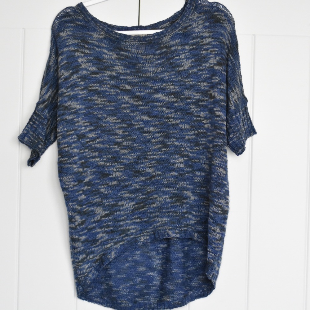 Blue knitted short sleeve sweater